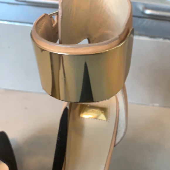 Black suade and tan leather Marciano pumps - Picture 4 of 5